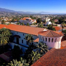 サンタバーバラ(カリフォルニア)

スペイン風建築の街並みが美しいアメリカのリビエラ、サンタ・バーバラ。郡庁舎の時計塔からの眺め。お天気が良い日はウェディング・フォト撮影のカップルに出会えることも。

#santabarbara #countycourthouse #california