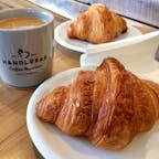 サンタバーバラ(カリフォルニア)

大きなパリパリのクロワッサンとコーヒーで軽く朝食。ダウンタウンにあるカフェ、ハンドルバー・コーヒー(Handlebar Coffee Roasters)にて。

#santabarbara #california #coffee #cafe #croissant