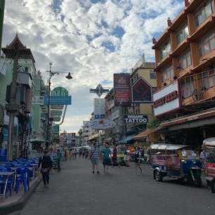 Bangkok（🇹🇭）

カオサン通り！
気ぃついたら後ろにゲテモノ料理持ってる店員ウヨウヨしててほんまに走るわ叫ぶわ大変🥲🤔🤔