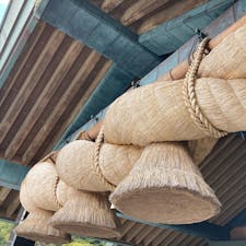 この大きなしめ縄って本殿ではないのですね