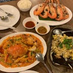 Somboon seafood （🇹🇭）

結構上品な服着た方多くて、、
タイパンツ履いてた私ら場違い？🥲

私らのテーブルに1人のスタッフがついてくれて海老の皮剥いてくれたり説明してくれたり、何から何までしていただいた🤣美味しかった〜！