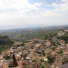 カラブリア州ジェラーチェの展望台から　ここも山の上にある小さな街　最も美しい村加盟