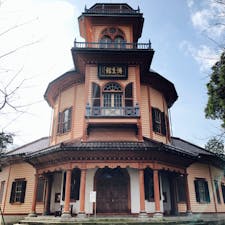 山形県にある旧済生館(国指定重要文化財)

元々は明治時代に作られた病院
西洋と日本の建築様式が混在してるところが特徴です。