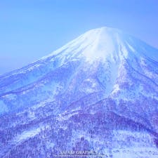 蝦夷富士と称されるにふさわしい北海道の名峰「羊蹄山（ようていざん）」。ほぼ完全な円錐形をしたその雄姿は富士山によく似ており、日本百名山の1つにも数えられている北海道の代表的な名峰です。#北海道 #ニセコ #羊蹄山