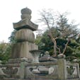 豊臣秀吉の墓　
1599年、4月、秀吉の遺言によりその遺骸は、阿弥陀ヶ峰山頂に秘密裏に埋葬される。墳上には祠廟が、山麓(太閤坦、たいこうだいら)には社殿が造営される。

#サント船長の写真　#歴史的人物の墓　#京都　#墓地