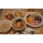 青山に1月にオープンしたばかりの薬膳レストラン「10ZEN」。薬膳スープと薬膳カレーと、サラダバーがついて、玄米ごはんもお代わりできる。身体によくて美味しくて嬉しい！

#東京 #ランチ