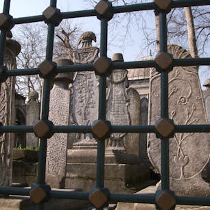 エユップ・スルタン・ジャーミイの墓地　墓石の模様がきれい