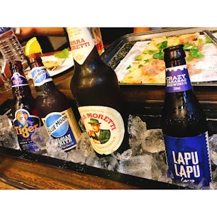 ***フィリピン・セブ島

インポートビールとクラフトビールが充実
「BREWER'S KITCHEN」

***

セブの味と世界の味を飲み比べ🍻♡
ビール好きな私にはたまらんんっ‼︎

テーブルの真ん中が開いてビールを冷やせるなんてクソおしゃんやん👼

***