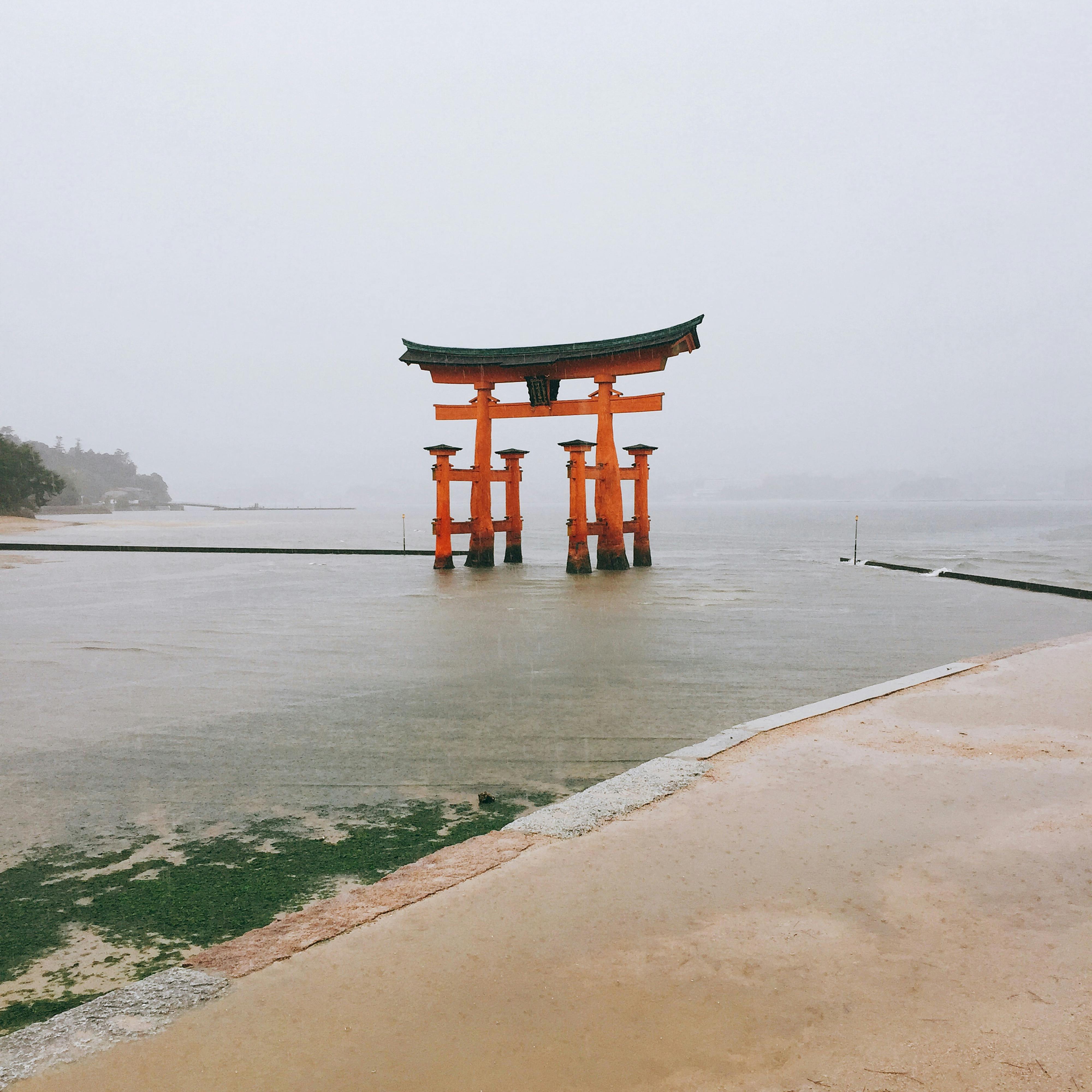 嚴島神社 いつくしまじんじゃ 厳島神社 の投稿写真 感想 みどころ 広島へやってきました 残念ながら雨ですが 厳島神社は観光客 トリップノート