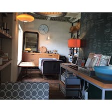 以前Appleでインダストリアルデザインをされてた方がオーナーをされてるという「エフィッシュ」。鴨川沿いの2階建カフェで1階は鴨川パノラマビューです♪ 席も広くて夜は物凄い良い雰囲気。店員さんがとても心地良い対応だったなぁ。また行きたいカフェ。