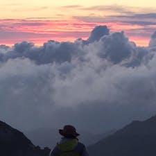 屋久島 黒味岳

強風に煽られて大変でしたが
美しいサンセットで疲れも吹っ飛びました。
