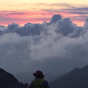 屋久島 黒味岳

強風に煽られて大変でしたが
美しいサンセットで疲れも吹っ飛びました。