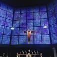 ドイツ ベルリン
カイザーヴィルヘルム記念教会に併設されている新教会。
青のステンドグラスが壁一面にあり神秘的な教会です。