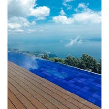 滋賀県 びわ湖バレイ
山頂のテラスから琵琶湖が一望できます。山頂カフェにはテラス席もあり、お茶しながら景色を堪能できます。
山頂の天気が心配な方は公式サイトで山頂からの景色の様子が見れますよ👀