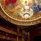 パリ　オペラ・ガルニエ🎶
オペラの公演がない日に見学しました。
豪華な観覧席と優しい色使いのシャガールの天井画🤤