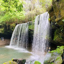 #鍋ヶ滝　#裏見の滝　#熊本
よく見ると滝の裏で人が歩いているのがわかります　#滝