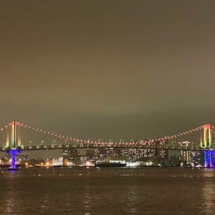 晴海埠頭からの東京レインボーブリッジ

晴海埠頭は夜景スポットの定番