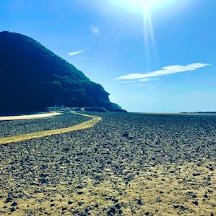 引き潮の時にだけ渡れる丸山島

#丸山島 #香川県 #浦島太郎