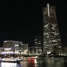 横浜みなとみらいです

ランドマークタワーと日本丸が見えます