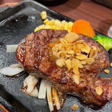 いきなりステーキ　錦糸町店🐮

グラムで選べるから少食にも嬉しい😭
トッピングも豊富でお肉も飽きずに
美味しく食べれる！