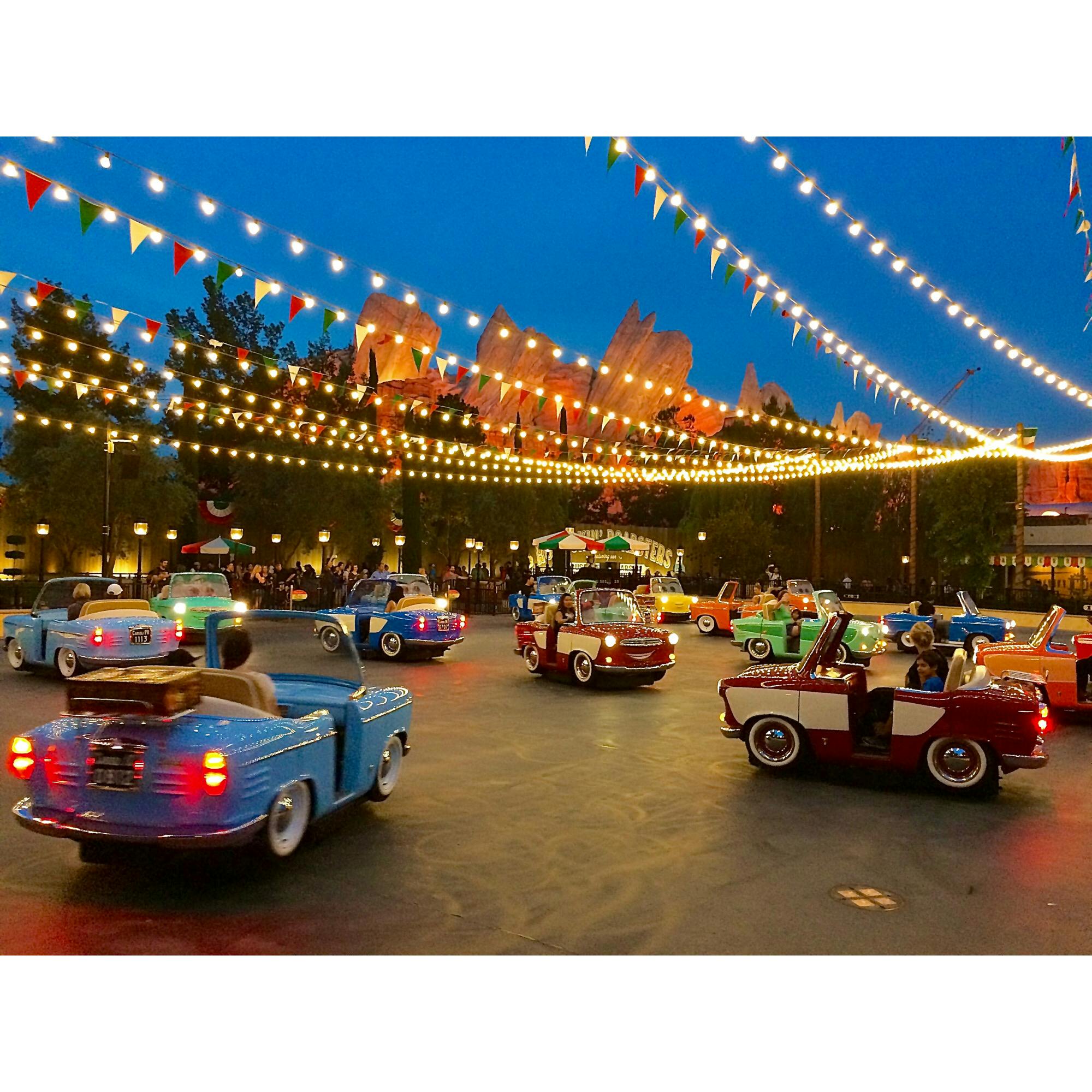 ディズニー カリフォルニア アドベンチャーパーク Disney California Adventure Park の投稿写真 感想 みどころ アナハイム カリフォルニア 黄昏どきの ルイージのローリ トリップノート