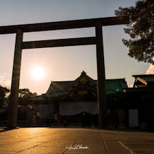 靖國神社
明治2年(1869)明治天皇思し召しによって建てられた招魂社がはじまり。国家のために尊い命を捧げられた人々の御霊を慰め、その事績を永く後世に伝えることを目的に創建された神社。
#靖国神社 #明治天皇 #日本の歴史  #英霊 #招魂社 #平和な国家を建設する #日本の神社