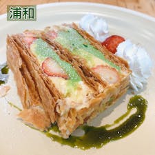浦和にあるKIHACHI CAFEで苺と抹茶のパイをいただいてきた！﻿
﻿
ナポレオンパイに抹茶のクリームが入っているようで、味は全体的に甘いだけど甘ったるさはなく、苦味は少なめ💡﻿
カスタードクリームと抹茶クリームの相性が良かったので◎﻿
欲を言えばもう少し抹茶感は欲しかったぐらい！😂﻿
﻿
﻿
期間限定且つ店舗限定らしいので、出かける際は店舗を要チェック！﻿
他のメニューも食べに行けたら行きたい！🍵﻿
﻿
﻿

﻿
#cafe #tearoom ﻿
#urawa #saitama #japan﻿
#atre #atreurawa ﻿
#kihachicafe #napoleonpie﻿
#matcha #strawberry #pie﻿
#浦和 #埼玉 #日本﻿
#アトレ #アトレ浦和 #期間限定 ﻿
#キハチカフェ #ナポレオンパイ﻿
#苺と抹茶のパイ #抹茶 #いちご﻿
#抹茶スイーツ #抹茶控 #抹茶好き﻿
#カフェ巡り  #抹茶情報﻿
#ijustlovegreentea﻿