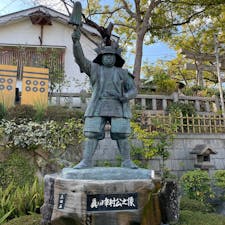 真田幸村
真田 信繁（さなだ のぶしげ）は、安土桃山時代から江戸時代初期にかけての武将、真田昌幸の次男。通称は左衛門佐で、輩行名は源二郎（源次郎）。真田 幸村（さなだ ゆきむら）の名で広く知られている。

#サント船長の写真　#大阪　#銅像　#真田幸村の痕跡
