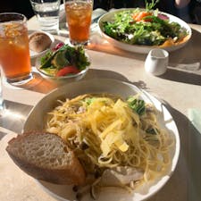 .
ｱﾆｳﾞｪﾙｾﾙ表参道
ﾁｬﾍﾟﾙが隣接されていて この日はﾗﾝﾁ中に中央の道を花嫁さん花婿さんが歩くというｻﾌﾟﾗｲｽﾞ💍

#東京カフェ #表参道カフェ