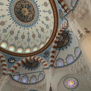 .
東京ｼﾞｬｰﾐｨ
巨大なﾓｽｸ めちゃくちゃ綺麗だった、、
ただこの日は内装工事してて 少し残念🕌