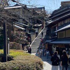 京都　産寧坂

産寧坂は京都市にある坂。三年坂とも呼ばれる。 東山の観光地として有名である。狭義には音羽山清水寺の参道である清水坂から北へ石段で降りる坂道をいうが、公式には北に二年坂までの緩い起伏の石畳の道も含む。

#サント船長の写真　#京都　#産寧坂