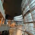.
国立新美術館
先日ここで開催されている 佐藤可士和展に行ってきました
曲線だらけの建物 不思議だな〜