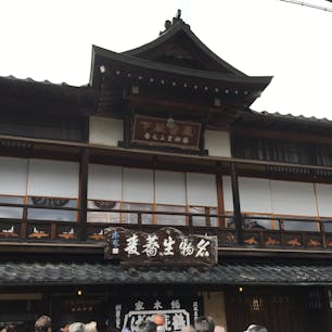 鶴喜そば　開店前から大勢の人が来られてました。