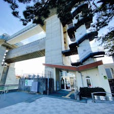 2021年2月28日(日)
沼津港のランドマーク的存在「びゅうお」
津波から沼津港を守る為に建設した日本最大級の水門🌊
地上30mの高さを生かした展望施設があり、
駿河湾、沼津アルプスの山々そして雄大な富士山を
360度の大パノラマで楽しめます👀
夜はライトアップもしてるみたいです✨

#びゅうお #沼津港大型展望水門 #津波対策 #展望施設 
#沼津港 #静岡