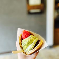 由布kukuchiのピスタチオモンブランどら焼き。

出来立てなので、どら焼きがホカホカ✨