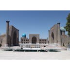 【🇺🇿Uzbekistan/Samarkand】
レギスタン広場
高校時代、世界史の資料集で
レギスタン広場の写真を見てから、
ここに行くのが夢だった。
ウズベキスタンは真っ青な空とタイルが綺麗な夏がおすすめ。