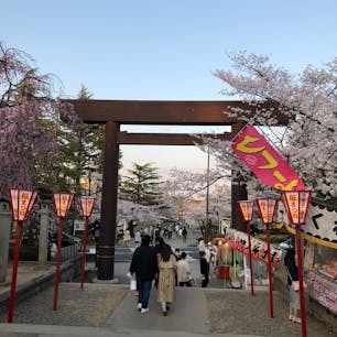 開成山大神宮
いつもより、人出も出店も少ない桜祭り。
でも、名物源平団子は夕方は売り切れちゃってました。
