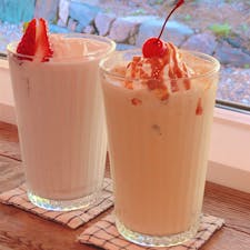 ビタープリンシェイク
いちごミルク


#愛知
#西尾
#３６９６喫茶室