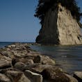 石川県珠洲市
見附島

岩にしか見えないけど島なんですね！

それともこれは氷山と一緒で一角に過ぎないのか！？

なぜかカップルが多い(笑)