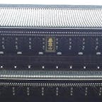 京都三大門　知恩院
元和7年（1621）、徳川2代将軍秀忠公の命を受け建立されました。 構造は五間三戸・二階二重門・入母屋造本瓦葺（いりもやづくりほんがわらぶき）で、高さ24メートル、横幅50メートル、屋根瓦約7万枚。その構造・規模において、わが国最大級の木造の門で、外に掲げられている「華頂山」の額の大きさは畳2畳以上です。


#サント船長の写真 #京都　#門巡り