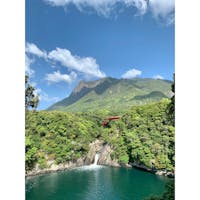 屋久島 トローキの滝

滝の周りの木々を整理したので、よく見えるようになったよと、地元の方が言っていた。
たしかに、滝はハッキリ見える(^^)
運良く晴れたので、青と緑と赤のコンストラストが映えている！