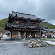 霊場恐山（むつ市,青森県）
日本三大霊場の1つとして知られている恐山。今年１月訪問の高野山に続き、訪問しました。

曇天がかえって、三途の川から続く霊場の入り口を、おどろおどろしく演出しているかのよう。

霊場内、賽の河原に向かう途中には風車、積み石が際立って目に入りました。
人はあの世に旅立つと、自分以外の人が生きた証を決して触るわけではなく、しかし気づかないこともなく、どこかあてもなく歩いていくものなのかなぁと感じました。