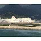 先に新門司港に入港する阪九フェリー