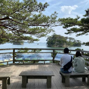 真っ赤な福浦橋を渡った先にある、福浦島の見晴台から。