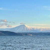 洞爺湖越しの羊蹄山
超雪山🏔笑
雲が帽子みたいでかわいい👒