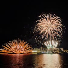 洞爺湖の花火
船に乗り湖上から鑑賞
ゆらゆらキレイ✨