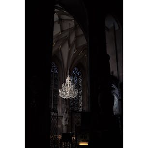 ストラスブール大聖堂（フランス）
シャンデリアにだけ光が差していて印象的でした。
#nofilter