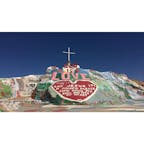 📍Salvation Mountain, California 🇺🇸
2016/01
サンディエゴから車で2時間くらいのところ。
おじいさんが何年もかけて作り上げた場所で、想像以上に大きかった！