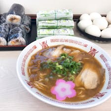 和歌山ラーメン　正善
和歌山ラーメンは、テーブルにあるサバ早すしやゆで卵を食べながら待ちます