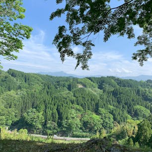 岡城　本丸跡からの眺め
下の高速？道路に仕掛けがあるらしく、滝廉太郎の♪春高楼の花の宴〜♪が聞こえてきます！